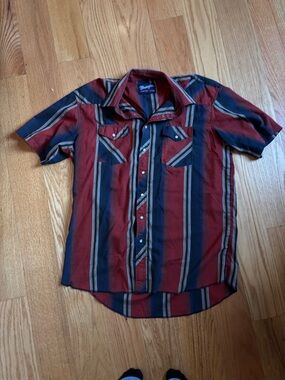 Wrangler Red and Navy Striped Short-Sleeve Button-Down Shirt